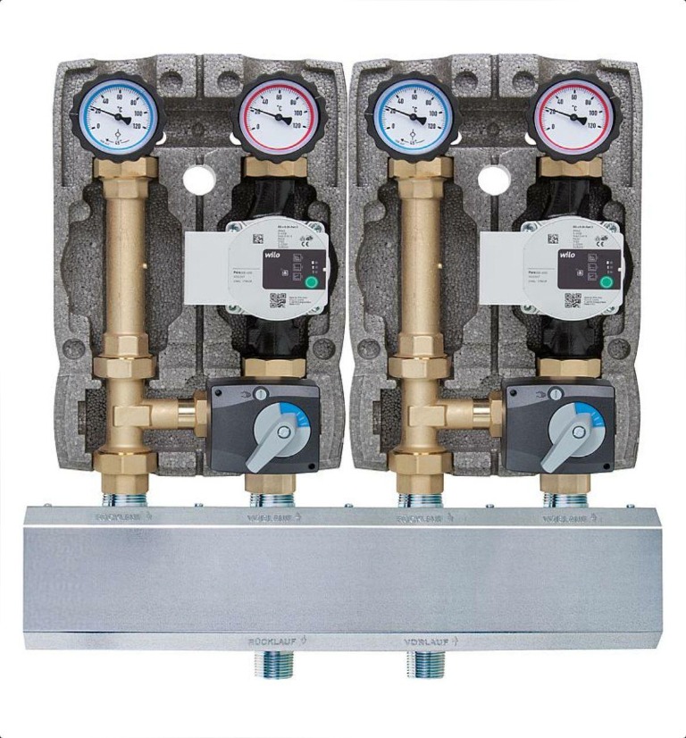 Heizkreisgruppe mit Pumpen, Thermometern und Regelventilen